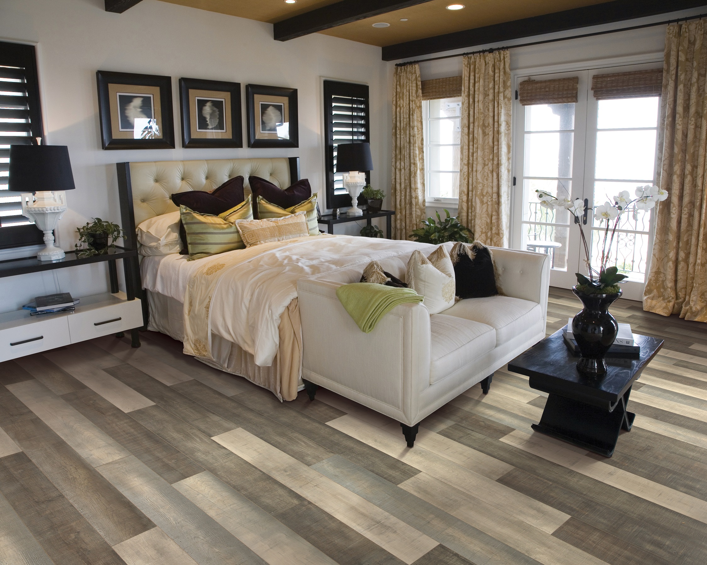 Beautiful laminate floors in bedroom